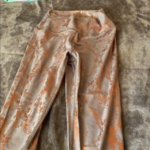 Carbon 38 crop metallic legging